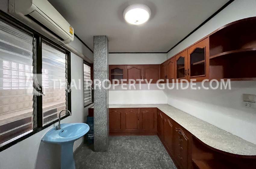 House with Shared Pool in Srinakarin 